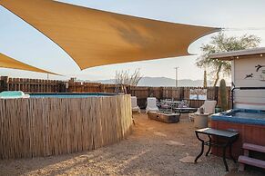 Twentynine Palms Desert Oasis w/ Pool & Hot Tub!