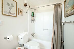 Twentynine Palms Desert Oasis w/ Pool & Hot Tub!