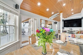 Hot Tub & Fire Pit: Lakefront Home on Lake Eloise