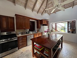 Authentic St. Lucian Experience At Prestigious Villa - Colibri Cottage
