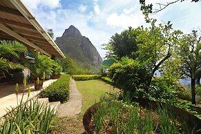 Authentic St. Lucian Experience At Prestigious 2-bed Villa - Colibri C