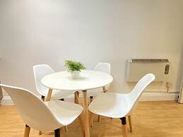 Impeccable 2-bed Apartment in Central London