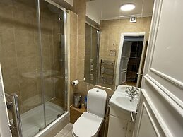 Impeccable 2-bed Apartment in Central London