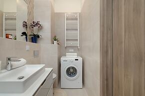 Luxurious Apartment by Renters Prestige