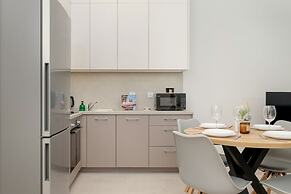 Luxurious Apartment by Renters Prestige