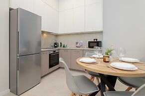 Luxurious Apartment by Renters Prestige