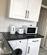 Ac Lounge 115 1-bed Apartment in Rochford