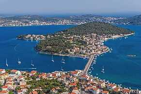 Beautiful 2-bedrooms Apartment in Rogoznica