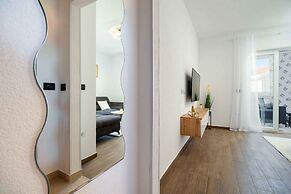 Beautiful 2-bedrooms Apartment in Rogoznica