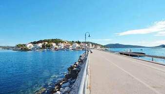 Beautiful 2-bedrooms Apartment in Rogoznica