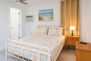 Daytona Shores Inn & Suites