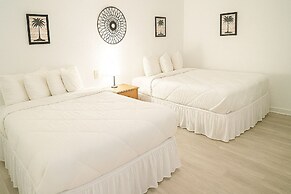 Daytona Shores Inn & Suites