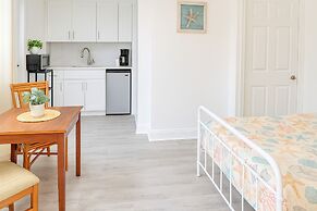 Daytona Shores Inn & Suites