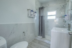 Daytona Shores Inn & Suites