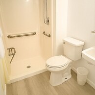 Daytona Shores Inn & Suites