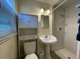 Daytona Shores Inn & Suites