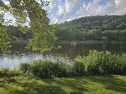Pocono Dog-Friendly Home on River