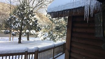 Pocono Dog-Friendly Home on River
