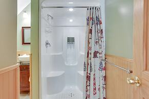 Pocono Dog-Friendly Home on River