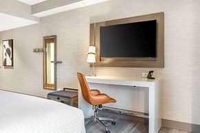 Cambria Hotel Niagara Falls