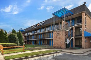 Suburban Studios Tysons Corner