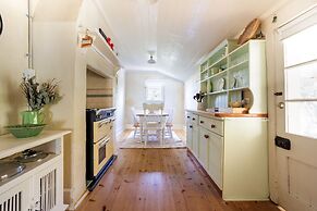 Wollaston House by the BnB Collection