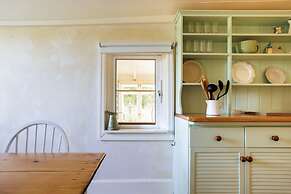 Wollaston House by the BnB Collection