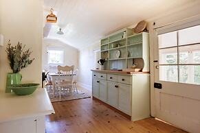 Wollaston House by the BnB Collection