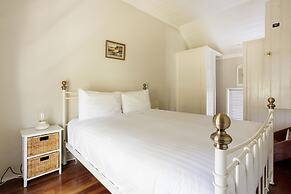 Wollaston House by the BnB Collection