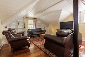 Wollaston House by the BnB Collection