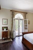 Wollaston House by the BnB Collection