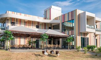 Pet Rainbow Maison Resort Hotel