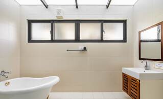 Pet Rainbow Maison Resort Hotel