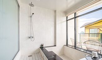 Pet Rainbow Maison Resort Hotel