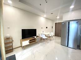 Lyshing Apartment in Vinhomes Luxury Landmark