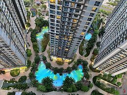 Lyshing Apartment in Vinhomes Luxury Landmark