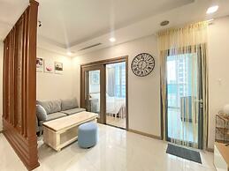 Lyshing Apartment in Vinhomes Luxury Landmark