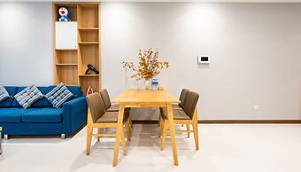 Lyshing Apartment in Vinhomes Luxury Landmark