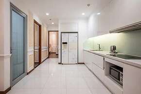 Lyshing Apartment in Vinhomes Luxury Landmark