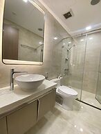 Lyshing Apartment in Vinhomes Luxury Landmark