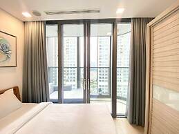 Lyshing Apartment in Vinhomes Luxury Landmark