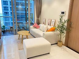 Lyshing Apartment in Vinhomes Luxury Landmark