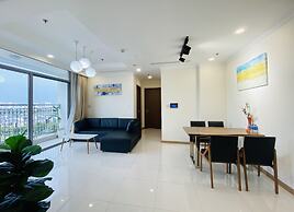 Lyshing Apartment in Vinhomes Luxury Landmark