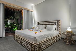 Brand new Luxury 3BR villa Ethnic Ubud 4