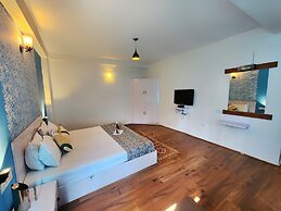 Page 3 - Riverside Rooms & Bar