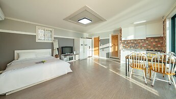 Geoje Sunbeachoceanview Dog Pension