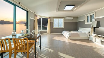 Geoje Sunbeachoceanview Dog Pension