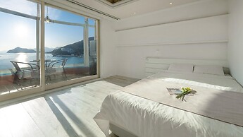 Geoje Sunbeachoceanview Dog Pension