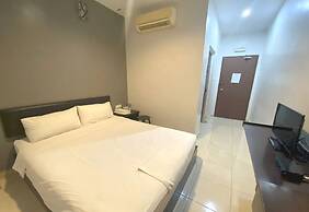 OYO 89715 CK Hotel 2