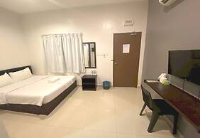 OYO 89715 CK Hotel 2